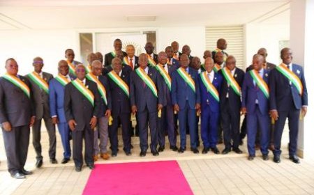 Les sénateurs présentent leurs vœux au Président du Sénat, Jeannot Ahoussou-Kouadio : Sénateurs, personnels administratifs et techniques saluent le leadership d’Ahoussou.
