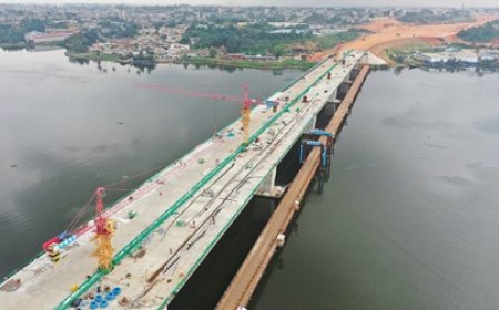 Visite du chantier du 4ème pont d'Abidjan: « Les travaux de la première phase doivent être achevés à fin mars 2023 », indique le ministre Amédé Kouakou