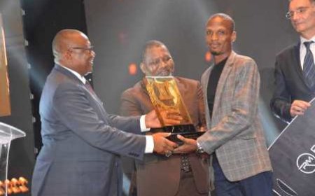 Yamoussoukro/Ebony 2022 : Raphaël Tanoh sur la plus haute marche du podium en présence du ministre Amadou Coulibaly