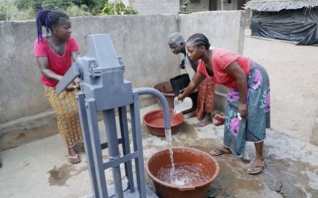 Hydraulique villageoise : la Coordination générale du PA-PsGouv visite la Pompe à Motricité humaine (PMH) réparée de Tchindjébo (Yamoussoukro)