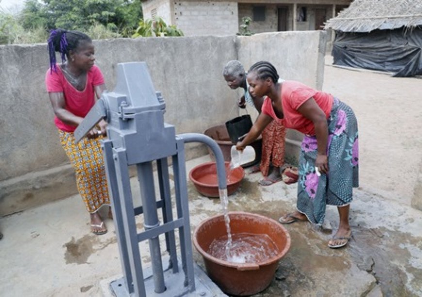 Hydraulique villageoise : la Coordination générale du PA-PsGouv visite la Pompe à Motricité humaine (PMH) réparée de Tchindjébo (Yamoussoukro)
