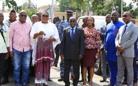 Renforcement du Parc automobile du MINHAS : Le Ministre Bouaké Fofana dote les Directions et services de 11 véhicules.