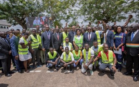 Formation et insertion professionnelle : le Premier Ministre Patrick Achi préside la cérémonie de remise des attestations de fin de formation aux métiers de la mer et de l'industrie à 1000 jeunes