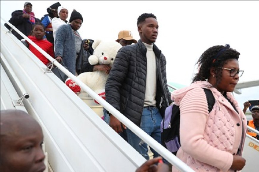 Rapatriement volontaire des Ivoiriens vivant en Tunisie : une première vague de 145 personnes et de 5 bébés accueillie par le Premier Ministre Patrick Achi
