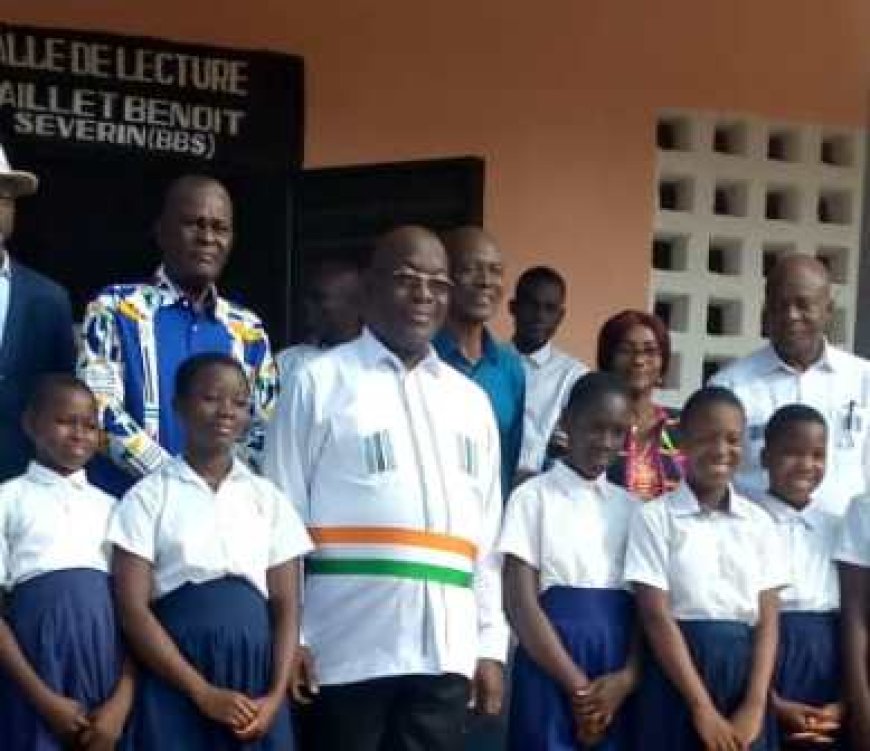 GUiGLO : Au collège d excellence Dominique Ouattara de Yaoundé le maire offre 250 livres