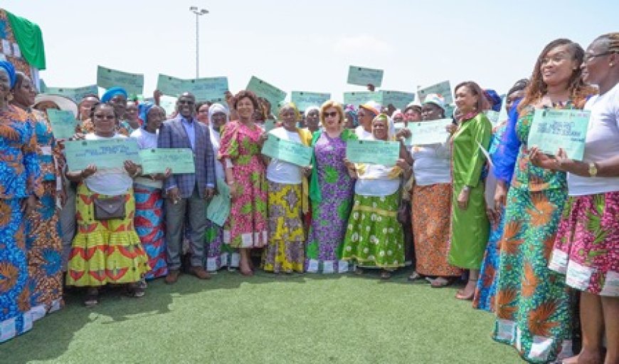 Fonds d'Appui aux Femmes de Côte d'Ivoire (FAFCI) : la Première Dame Dominique Ouattara octroie 500 millions de FCFA aux femmes de Yopougon