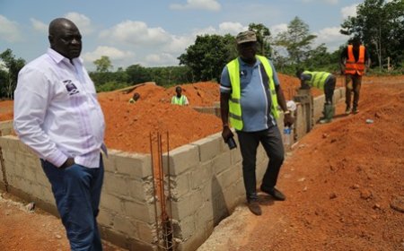 Construction des marchés de proximité : le Coordonnateur général du Psgouv Non Karna Coulibaly, s'imprègne du démarrage effectif des travaux de Yakassé-Attobrou