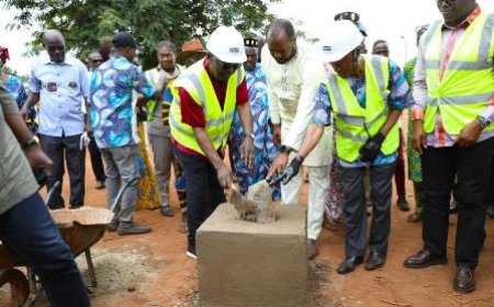 Tié-N’Diékro : Pose de la première pierre du foyer des jeunes d’Assihué par le président du sénat