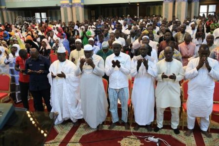 Sifié:   Ramadan 2023 Aid el  fitr célébrée à la grande mosquée le sous-préfet
