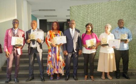 Prix National d'Excellence 2022/ 6 lauréats classés 2èmes et 3èmes reçoivent le "trophée Pierre Dimba"