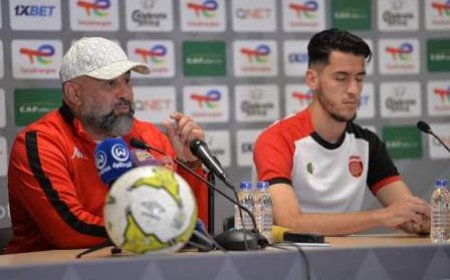 CAF CC (1/2 finale aller, Abdelhak Benchikha, Coach USM Alger) : "Mon objectif, marquer au moins un but"