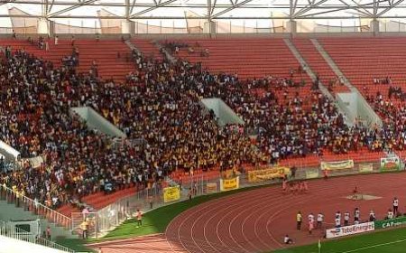 ASEC MIMOSAS - USM ALGER : 2000 supporters dans les tribunes