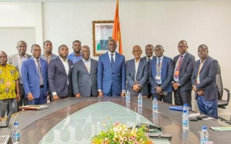 Le ministre Adama Diawara remet 10 000 cartes d'étudiant multiservices