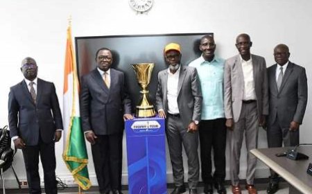 BASKETBALL / FIBBA TROPHY TOUR : LE TROPHEE DE LA COUPE DU MONDE PRÉSENTÉ AU MINISTRE DES SPORTS
