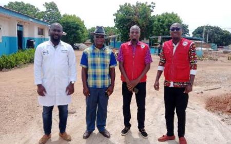 SINEMATIALI : La croix rouge fait don à l'hôpital général.