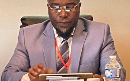 Colloque sur l’Intelligence Artificielle à l’Université Bordeaux Montaigne : Le Professeur Lazare POAMÉ recommande la formation pour une utilisation optimale