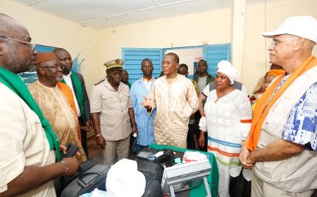 Boundiali-Niempurgué : le ministre Bruno Koné apporte son soutien à l’initiative des soins de santé et de gratuité de médicaments aux populations