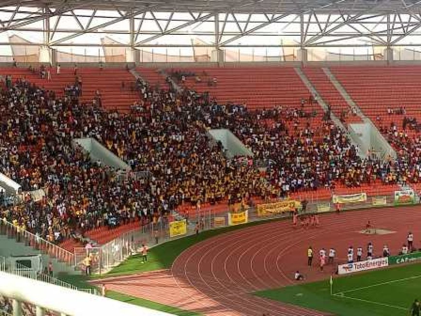 ASEC MIMOSAS - USM ALGER : 2000 supporters dans les tribunes