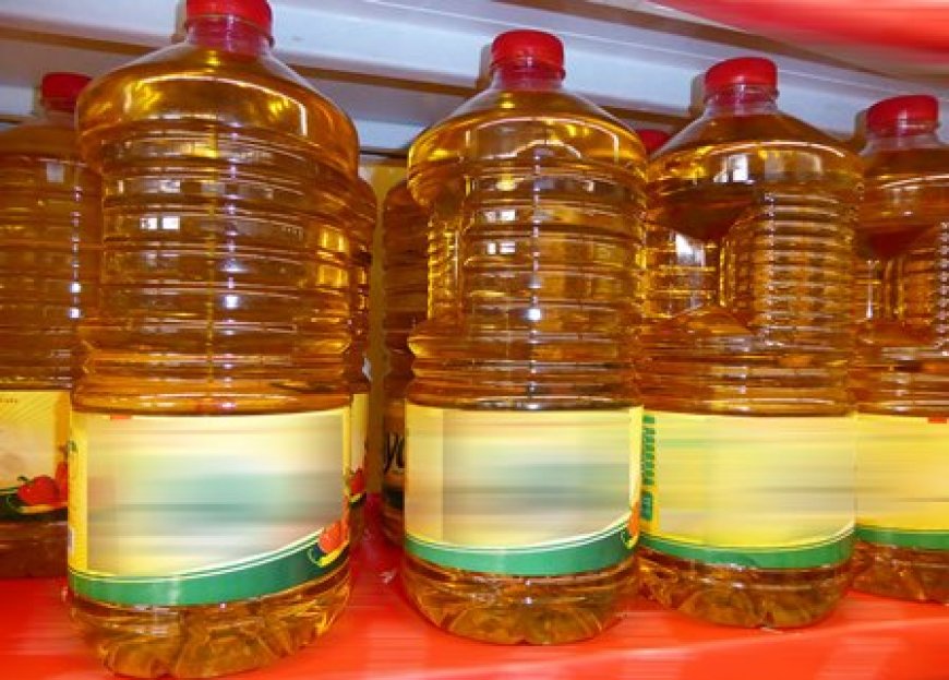 Vente de l’huile de palme importée frauduleusement : le directeur général du Conseil Hévéa-Palmier à Huile invite les importateurs et commerçants à cesser cette pratique