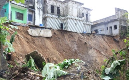5 morts dans un glissement de terrain à Yopougon : Le ministre Bouaké Fofana apporte la compassion de l'État aux parents des victimes