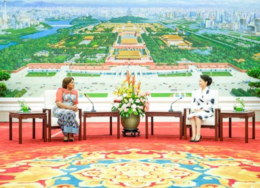 (Xinhua) -- Peng Liyuan, l'épouse du président chinois, Xi Jinping, a rencontré vendredi, à Beijing, Denise Nyakeru Tshisekedi, l'épouse du président de la République démocratique du Congo (RDC), Félix-Antoine Tshisekedi Tshilombo.