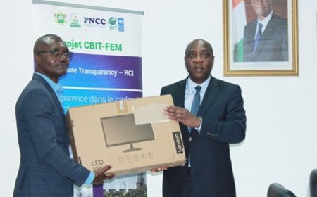 Déploiement du Système national de Mesure, de Rapportage et de Vérification : Le ministre Jean-Luc Assi remet des ordinateurs aux parties prenantes