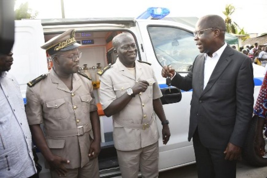 Agneby-Tiassa : Le Ministre Pierre Dimba dote le Centre de Santé Rural d'Odoguié de matériels médicalisés d'une valeur de 117 millions FCFA