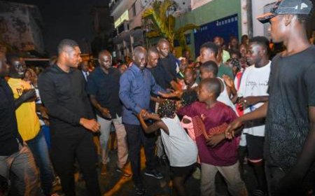 Municipales : la visite-surprise de Bictogo à des familles de la commune de Yopougon