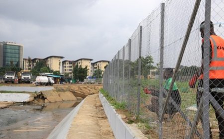 Assainissement : Le Ministre Bouaké Fofana s'enquiert de l'évolution des travaux de curage de la baie de Cocody