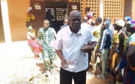 Lataha  / ouverture des bureaux de vote  :  Siélé Silué Conseiller spécial du premier ministre, les populations...