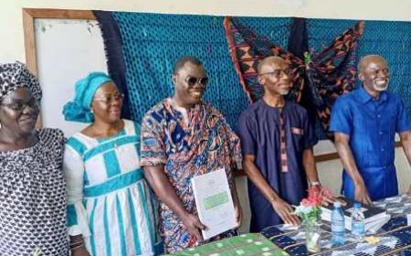 Soutenance atypique en Sciences du Langage : Miezan François, un non-voyant, fait le point sur les mécanismes et les méthodes liées à l'appropriation de l'éducation inclusive par la communauté des non-voyants.