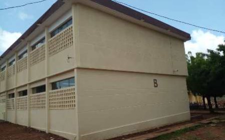 Gbêkè : Manssa Bank offre un bâtiment entièrement réhabilité flambant neuf au Lycée moderne Martin Luther King de Bouaké