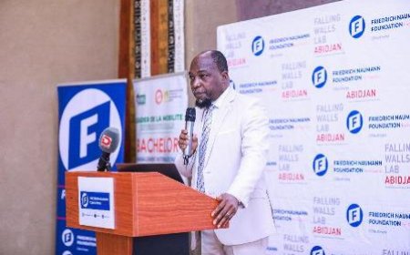 Professeur Lazare Poamé (Titulaire de la Chaire UNESCO de Bioéthique)  présente les avantages de l’Intelligence Artificielle et des biotechnologies pour l’Afrique