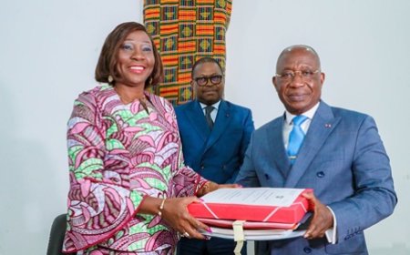 Passation de charges : le nouveau ministre des Affaires étrangères Kacou Houaja Léon Adom s’engage à œuvrer en faveur du repositionnement du pays sur la scène internationale