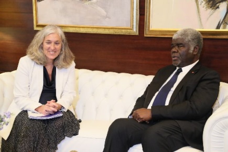 Le Premier Ministre Robert Beugré Mambé échange avec Francesca Di Mauro, ambassadeur de l’Union européenne en Côte d'Ivoire