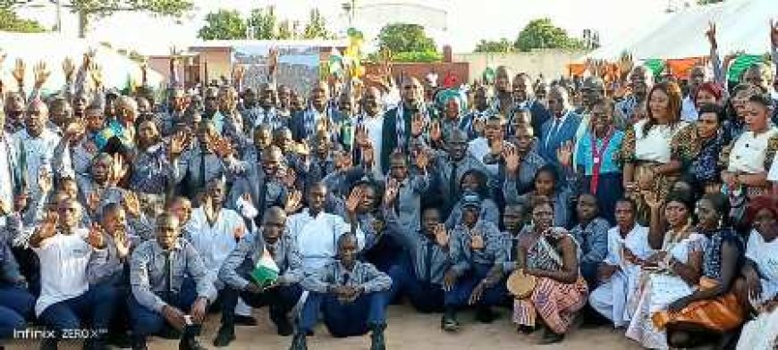 Gbêkè : La 1ère cohorte de 500 stagiaires volontaires célébrée au cours d’une cérémonie de sortie officielle au Centre de service civique Bouaké 2
