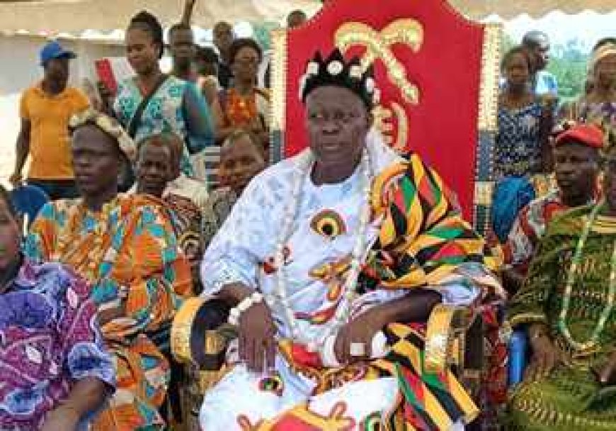 Remise d’arrêté préfectoral et intronisation du chef de village de Frondobo : Nanan Foufoué Kassi II, reçoit ses attributs de chef de village
