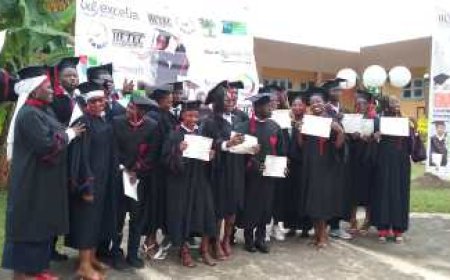 Gbêkè/40 étudiants du groupe écoles HETEC reçoivent leurs parchemins au cours d’une cérémonie de graduation