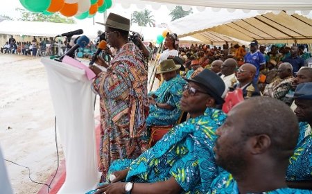 CAN 2023 : le Premier Ministre Robert Beugré Mambé mobilise les populations de Ebimpé pour le succès de l'événement