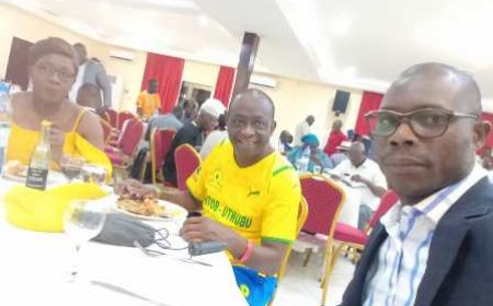 LES AUTORITÉS DE KORHOGO HONORENT LES JOURNALISTES DE SPORT.