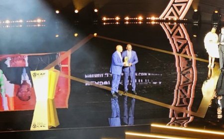 Awards de la CAF 2023 : Le Président Alassane Ouattara distingué pour sa contribution exceptionnelle au développement et la croissance du football en Côte d'Ivoire et en Afrique