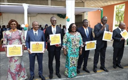 Ordre du Mérite de la Fonction publique : 279 fonctionnaires dont deux présidents d'institutions décorés