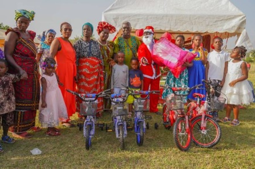 Man / 5eme édition Noël féerique : Le père Noël Momo Bamba comble 2500 enfants
