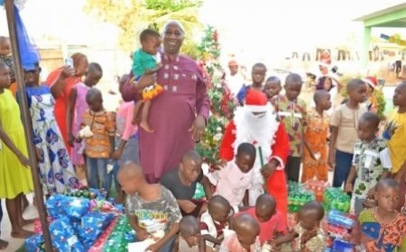 Daloa : L’ambassadeur Aly Touré s’engage à être le grand frère des orphelins