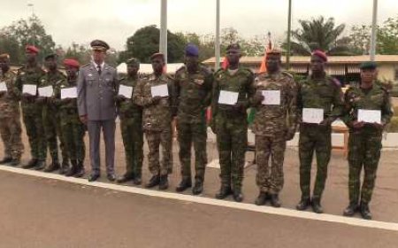 Les Militaires parachutistes Ivoiriens reçoivent leur Brevet après une formation au Maroc