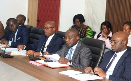 Assainissement de la ville d’Abidjan : les ministres Jacques Assahoré Konan et Bouaké Fofana engagent la lutte contre la pollution olfactive de la lagune Ébrié