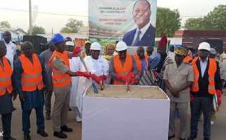 SINEMATIALI : Lancement des travaux d’infrastructures dans la région du Poro, le Président Fidèle SARASSORO donne le premier coup de pioche.