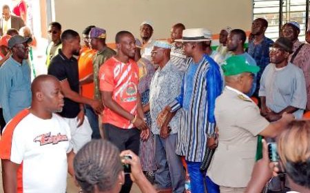CAN 2023 : des gloires du football ivoirien engagent les jeunes de Ferkessédougou contre la drogue et l’immigration clandestine