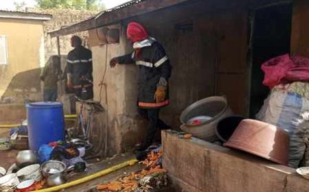 SINEMATIALI : Une cour sauvée de justesse d'un incendie par les sapeurs pompiers.