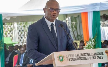 CAN 2023 : le ministre Adjé Silas Metch, fiers de ses collaborateurs décorés